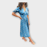 Vestido elegante com padrão moderno e elegância intemporal