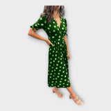 Vestido elegante com padrão moderno e elegância intemporal