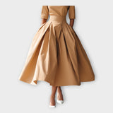 Vestido midi com estética minimalista sofisticada