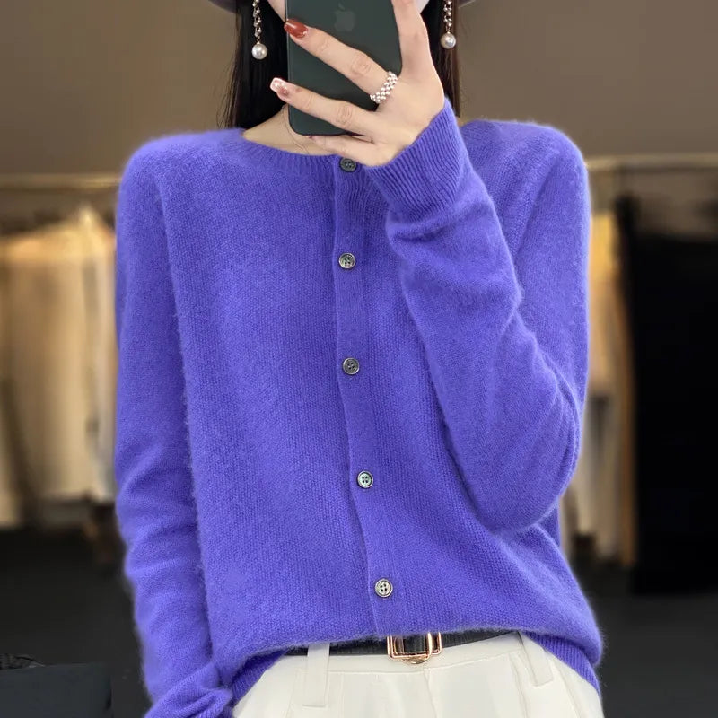 "Anna | Cardigans em Lã Merino" can be rewritten as "Anna | Cardigans de Lã Merino".