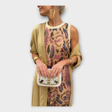 Vestido comprido com estampas modernas