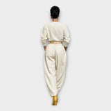 Conjunto com estética minimalista e intemporal