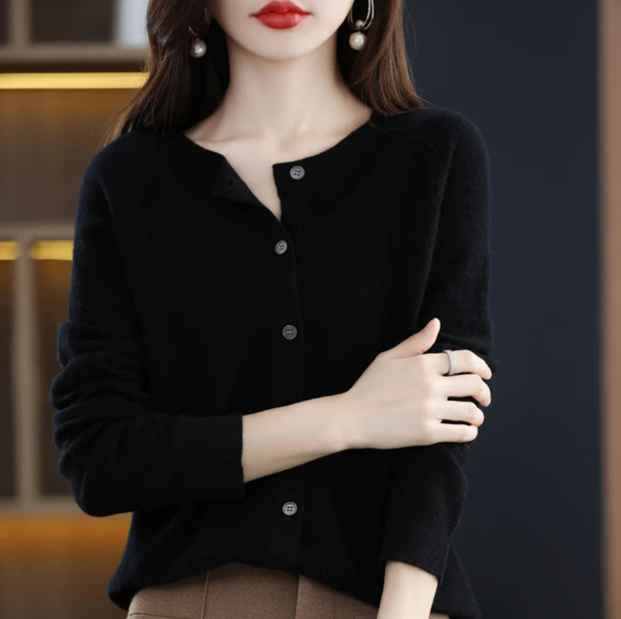 "Anna | Cardigans em Lã Merino" can be rewritten as "Anna | Cardigans de Lã Merino".