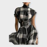 Vestido com fluidez e elegância requintadas