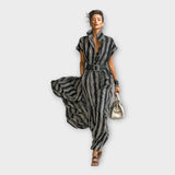 Vestido comprido com estética minimalista e sofisticada