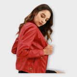 Elegante casaco de cabedal com linhas modernas e estilo intemporal