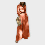 Conjunto com elegância intemporal e estética minimalista