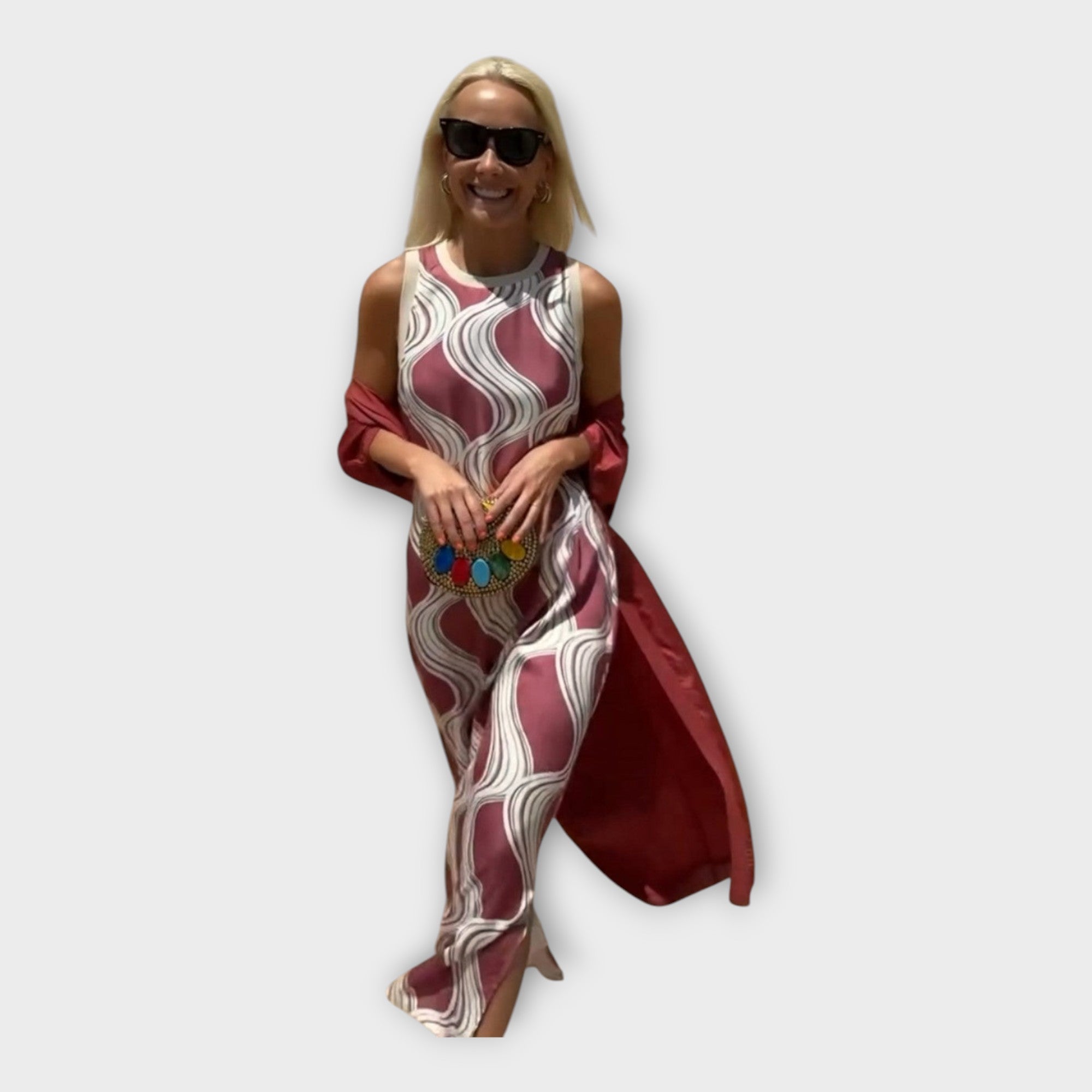 Vestido comprido com estampas onduladas modernas