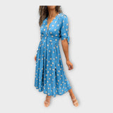 Vestido elegante com padrão moderno e elegância intemporal