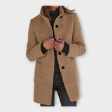 Casaco elegante com uma linha intemporal