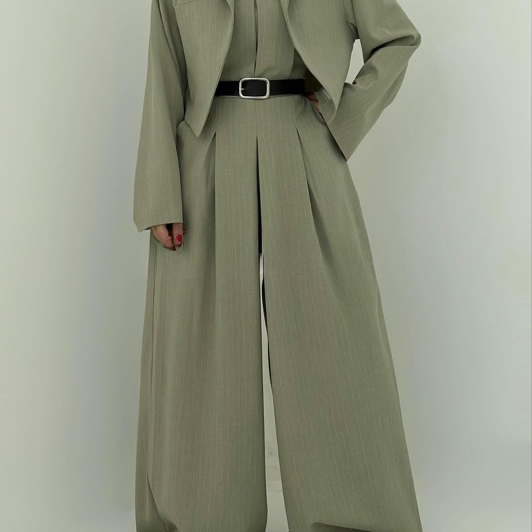 Lina - Conjunto bustiê e casaco