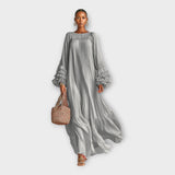 Vestido comprido e arejado com detalhes elegantes