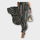 Vestido comprido com estética minimalista e sofisticada