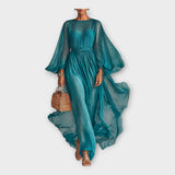 Vestido arejado com estética elegante e intemporal