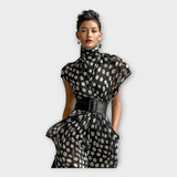 Vestido comprido com estética sofisticada e intemporal