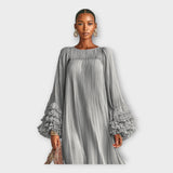 Vestido comprido e arejado com detalhes elegantes