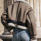 Blusão de couro cáqui versátil