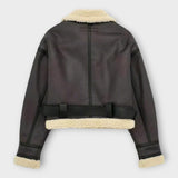 Casaco curto de cabedal com pele e cinto