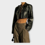 Casaco curto de couro com bolsos