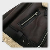 Casaco curto de cabedal com pele e cinto