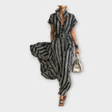 Vestido comprido com estética minimalista e sofisticada