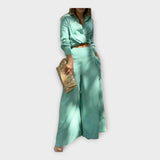 Conjunto com elegância intemporal e estética minimalista